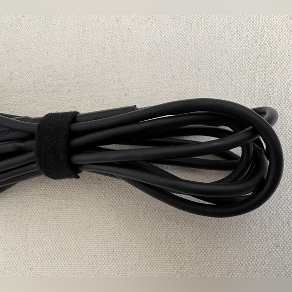 Amazon Basics USB-C to USB-C 2.0 Fast Charger Cable | 10 Feet | Black - Picture 3 of 4